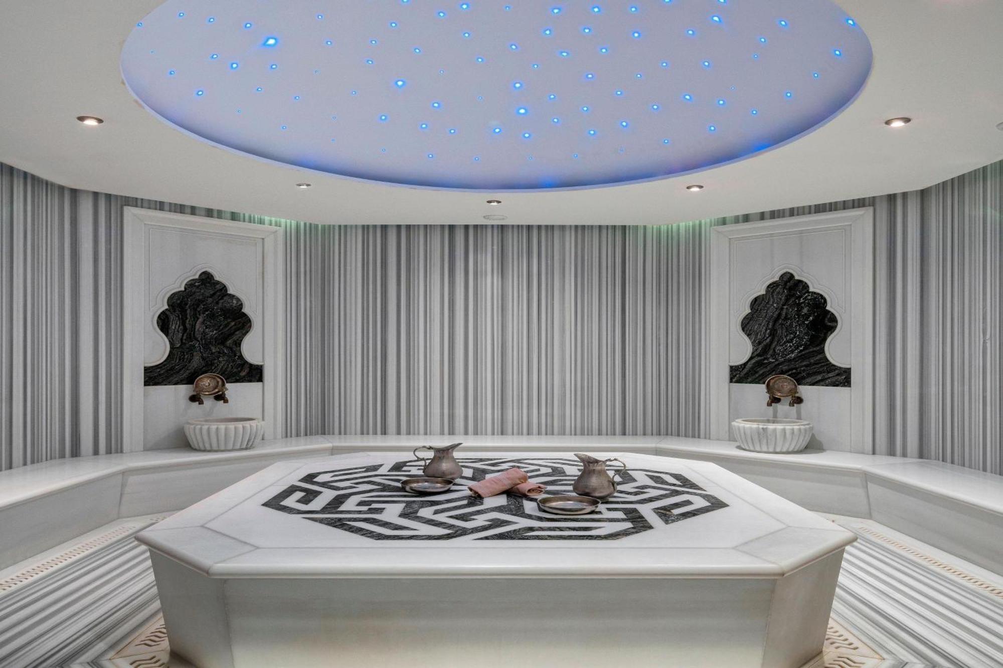Sheraton Grand Istanbul Atasehir Bagian luar foto