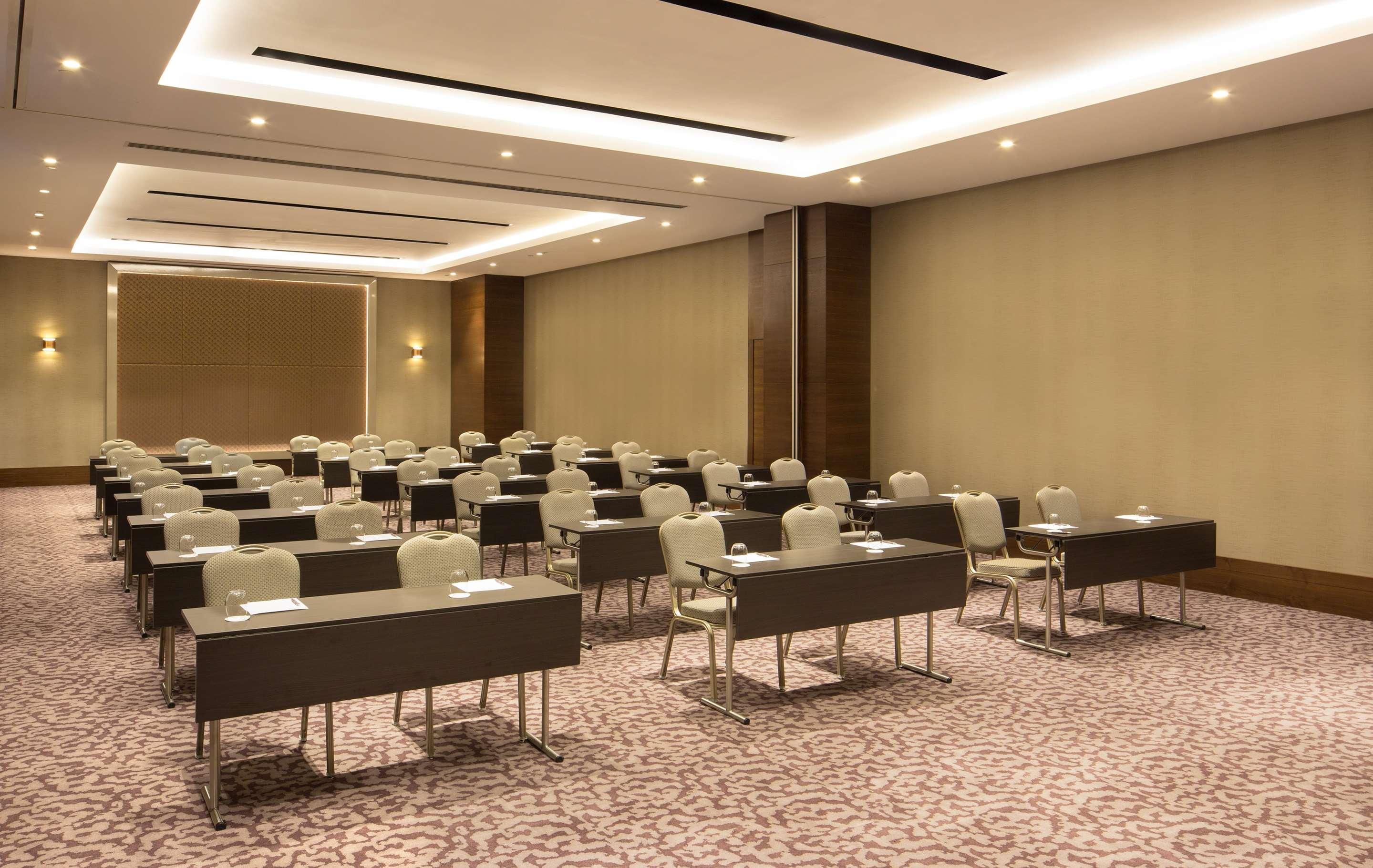 Sheraton Grand Istanbul Atasehir Bagian luar foto