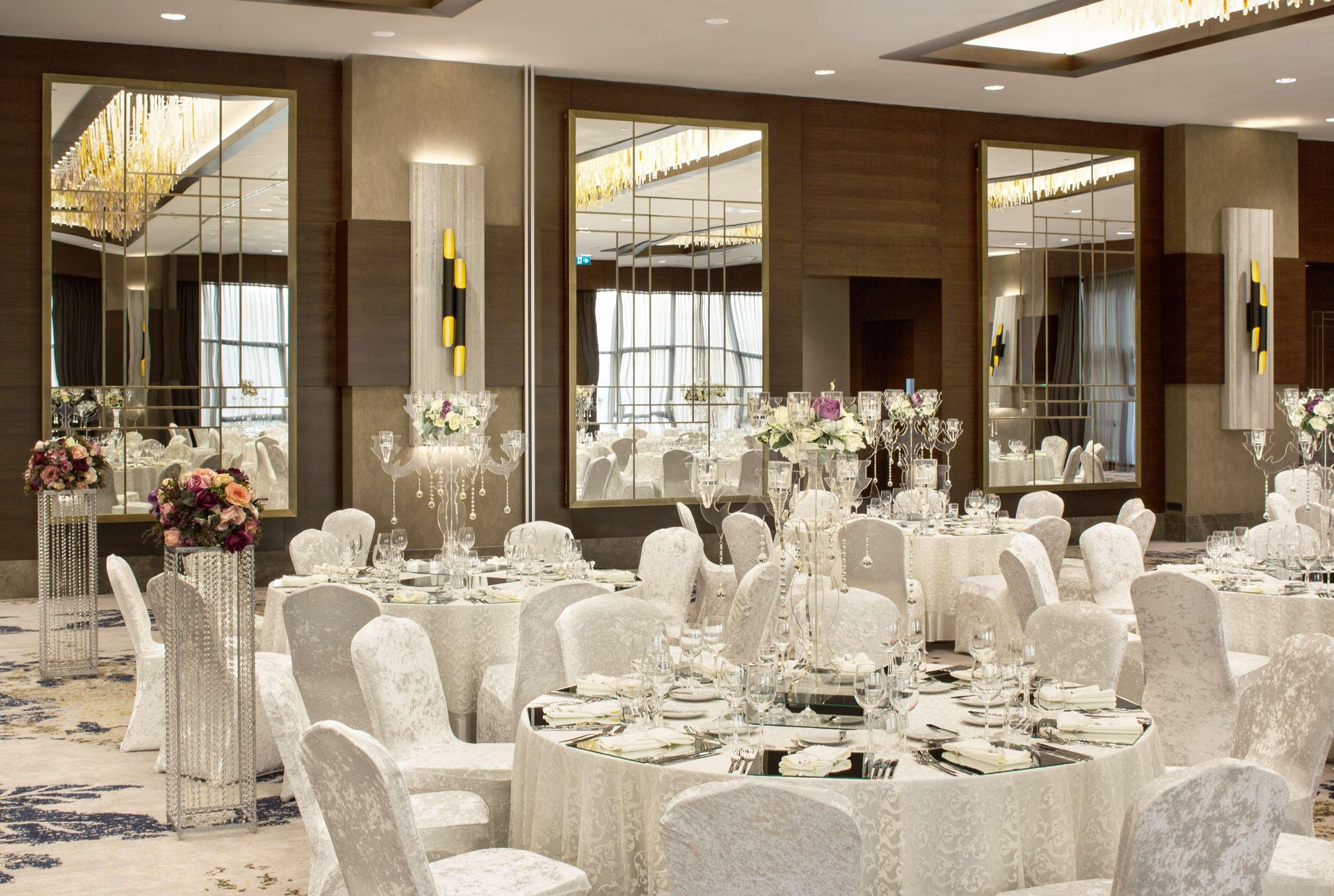 Sheraton Grand Istanbul Atasehir Bagian luar foto